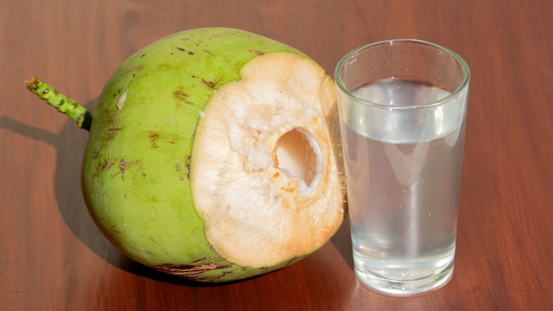 Nước dừa cung cấp nước, carbohydrate và một số chất điện giải tự nhiên, trong đó có kali