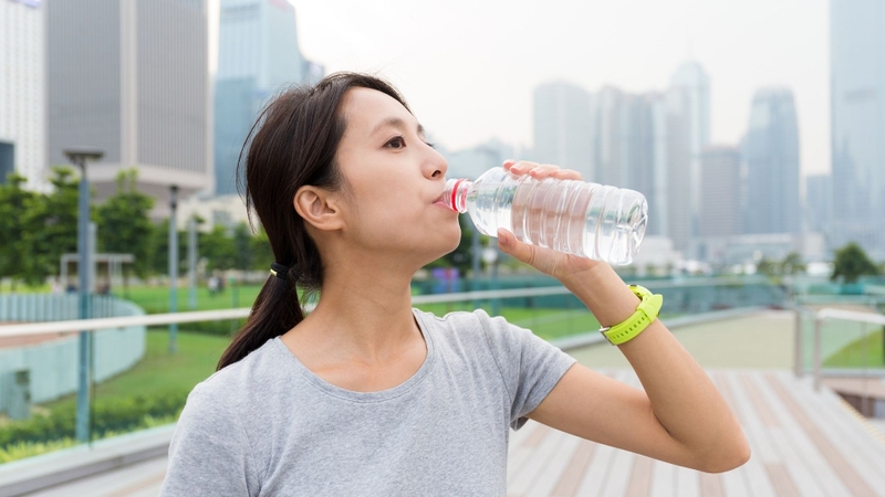 Sau khi kết thúc buổi chạy, cần tiếp tục bổ sung chất lỏng để bù lại lượng nước đã mất qua mồ hôi