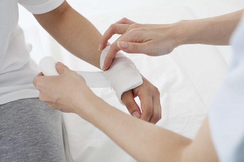 Chảy máu động mạch có đặc điểm gì? Cách sơ cứu cho nạn nhân bị chảy máu động mạch 4