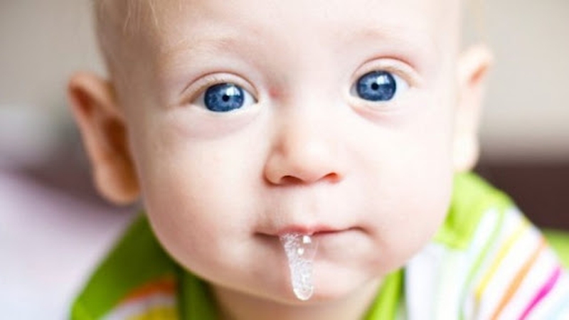Chảy nước miếng ở trẻ sơ sinh có phải là dấu hiệu bất thường? 3