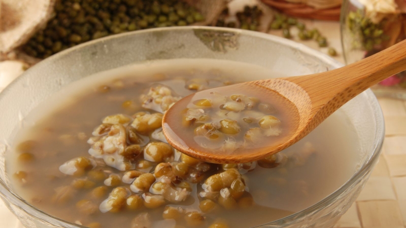 Nếu yêu thích món chè đậu trắng nhưng vẫn muốn giữ vóc dáng, bạn có thể giảm lượng đường khi ăn
