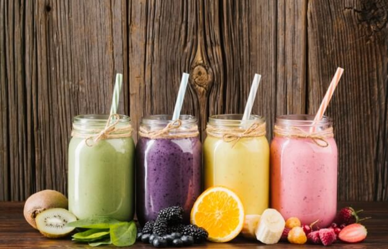 Để thực hiện chế độ ăn kiêng smoothie, bạn cần uống 2 ly sinh tố mỗi ngày thay cho 2 bữa ăn chính