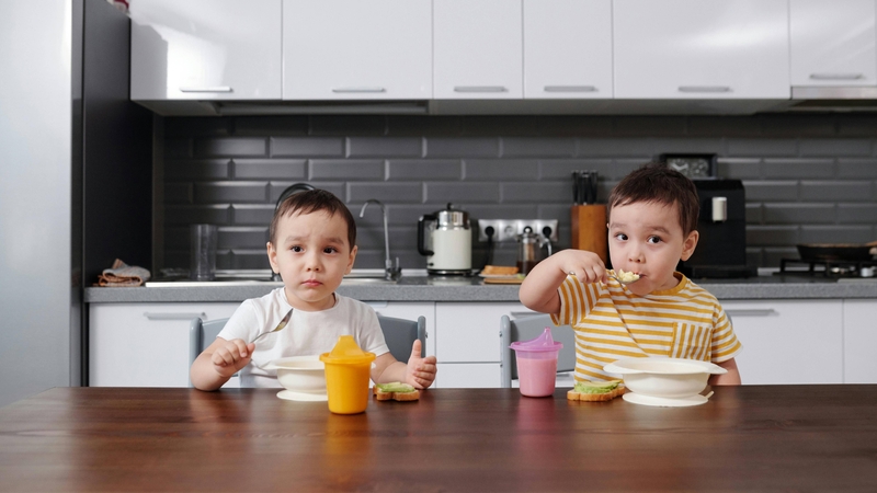 Cha mẹ nên điều chỉnh khẩu phần dựa trên độ tuổi, mức độ vận động và thể trạng của trẻ