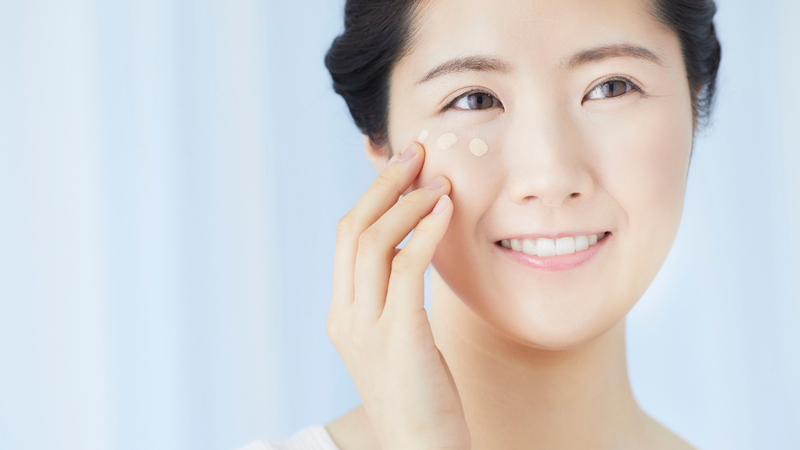 Chỉ dùng kem che khuyết điểm được không?