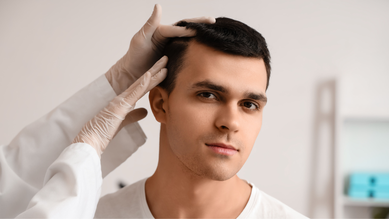 Chăm sóc tóc sau khi cấy theo hướng dẫn của bác sĩ