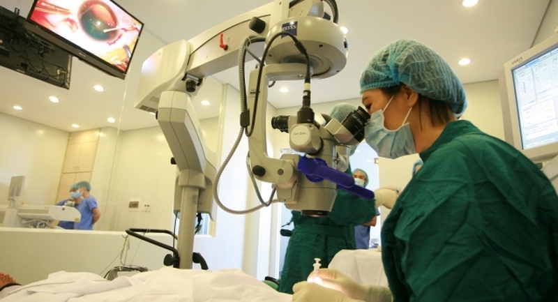 Chi phí mổ lông quặm là bao nhiêu? 1