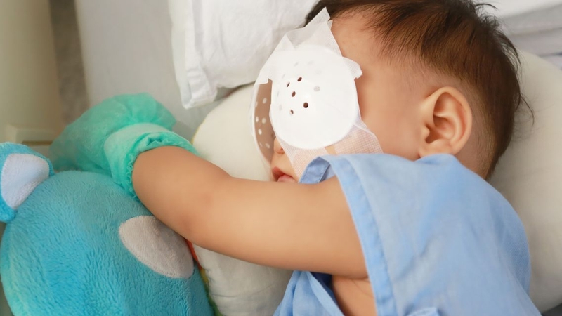 Chăm sóc đúng cách sau phẫu thuật mắt lé giúp thị lực nhanh phục hồi