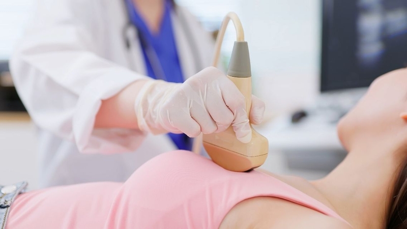 Người bệnh cần thăm khám để đánh giá khối u trước phẫu thuật