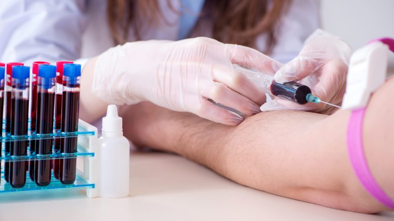 Xét nghiệm máu là một trong những hạng mục khi xét nghiệm đánh giá chức năng thận