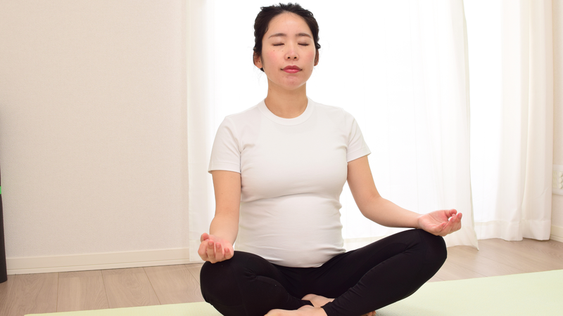 Đi bộ sau bữa ăn, tập yoga hoặc các bài tập phù hợp cho bà bầu có thể hỗ trợ cơ thể sử dụng glucose hiệu quả hơn