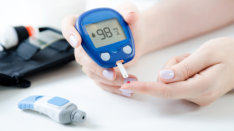 Nên theo dõi đường huyết định kỳ để sớm phát hiện các dấu hiệu bất thường