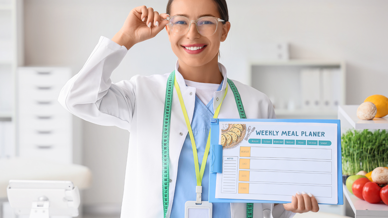 Bác sĩ dinh dưỡng so sánh chỉ số GI giữa các nhóm thực phẩm