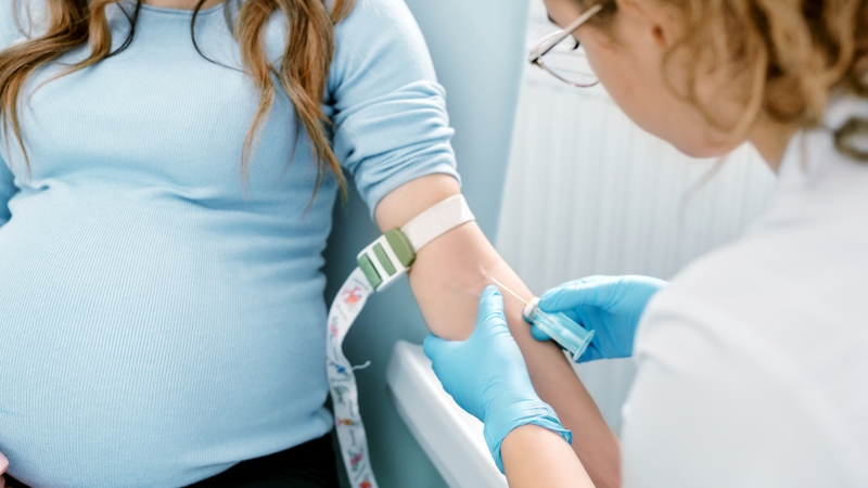 Chỉ số glucose trong nước tiểu khi mang thai cảnh báo gì về sức khỏe mẹ và bé? 3