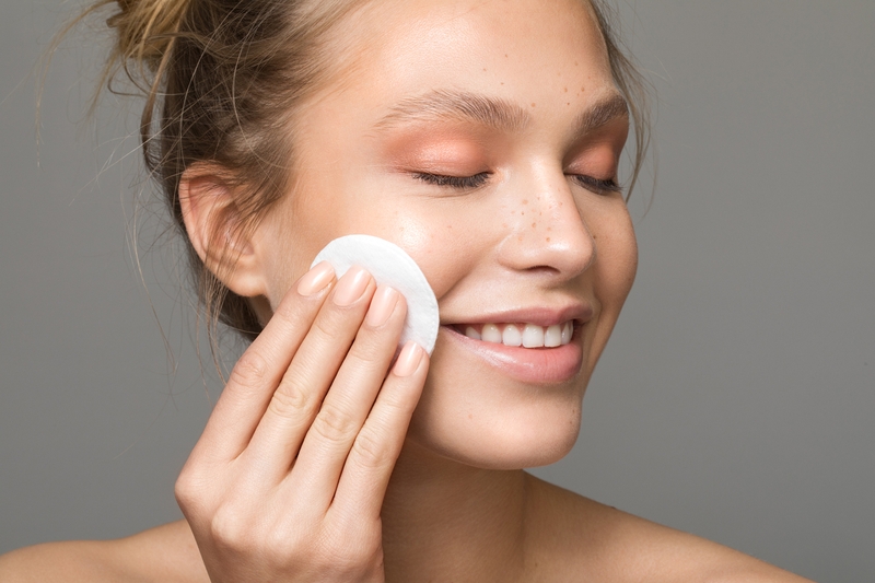 Các bước skincare cho da dầu mụn ban ngày và ban đêm
