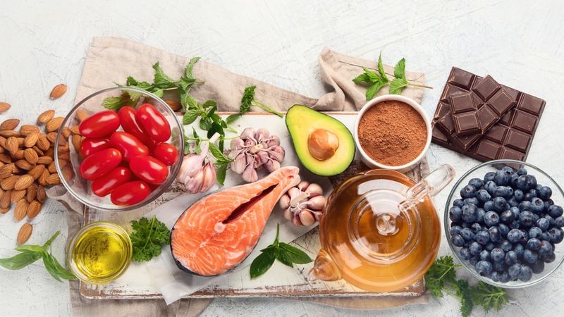 Chia sẻ bí quyết giữ mái tóc đen cho người đã có tuổi-1