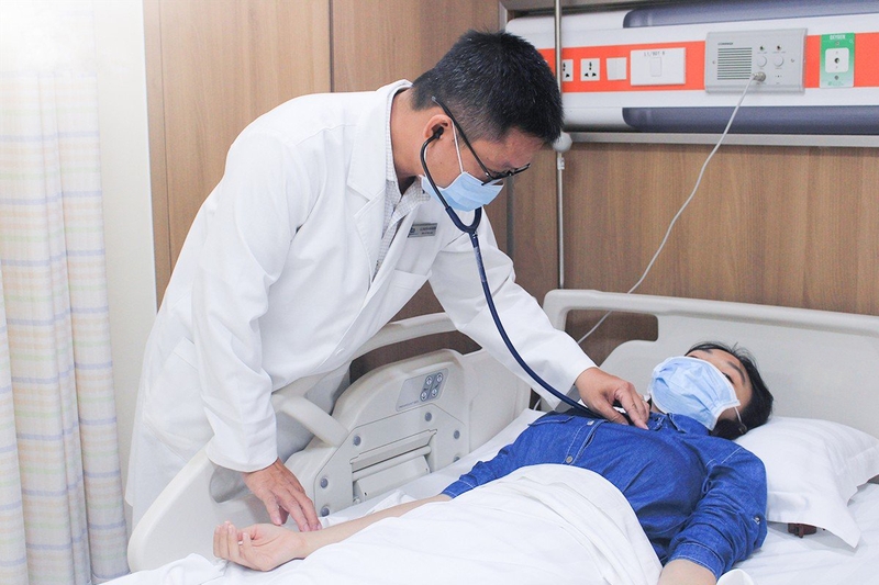 Chích ngừa covid có triệu chứng gì? Các phản ứng nặng sau tiêm 3