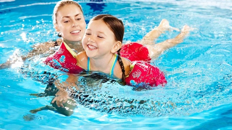 Cho bé 2 tuổi đi bơi có thật sự tốt? Những điều cần chú ý 4