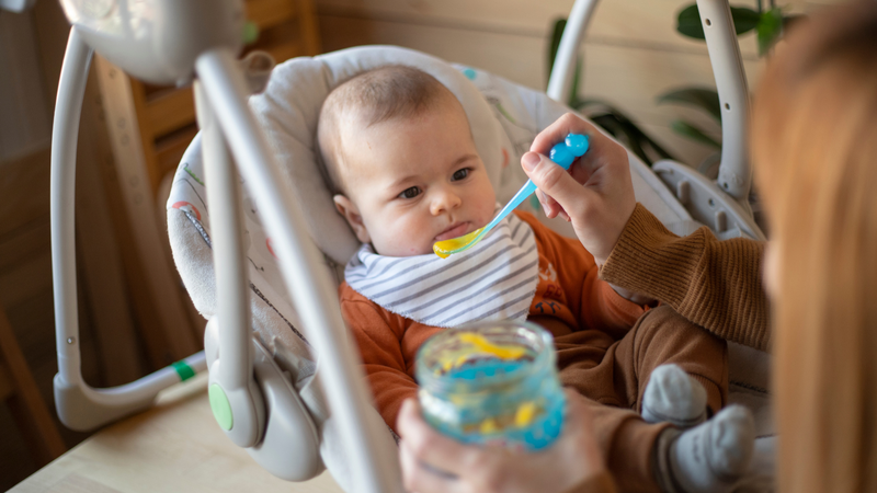 Cho bé ăn dặm: Trẻ mấy tháng ăn được cháo dinh dưỡng? 5