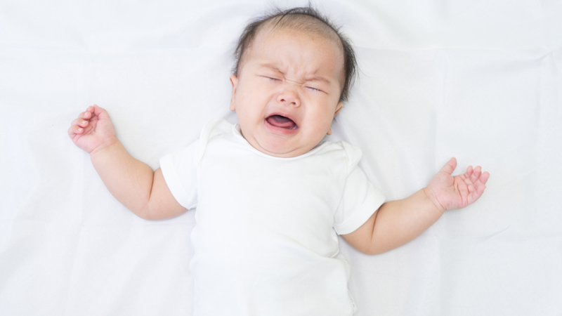 Nếu bé khó ngủ, giật mình hoặc quấy khóc, nên ngưng sử dụng ngay