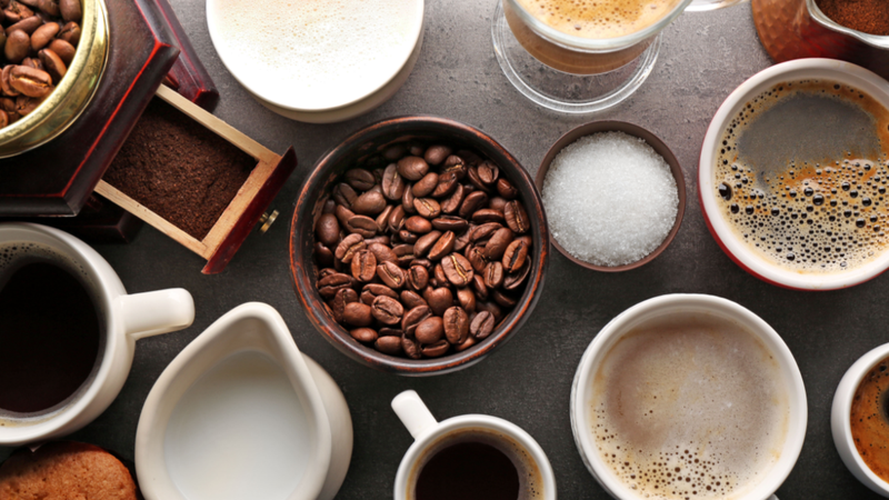 Caffeine có thể đi vào sữa mẹ nên giới hạn lượng caffein dưới 200mg/ngày để tránh gây kích thích ở trẻ