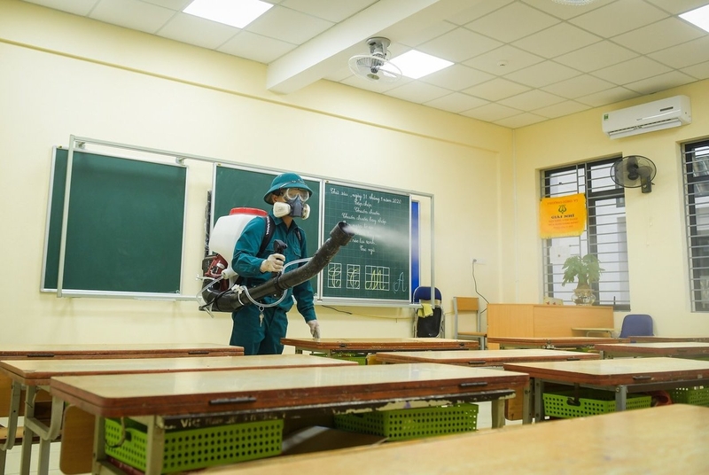 Cho con đi học mùa dịch Covid-19: Có cần đeo khẩu trang suốt buổi 3