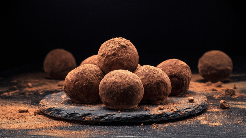Chocolate truffle có lớp nhân mềm mịn và lớp vỏ đa dạng