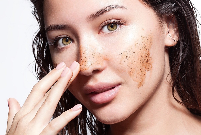 Chọn AHA, BHA, Retinoids Hay Tẩy Tế Bào Chết Vật Lý Để Trẻ Hóa Làn Da 2