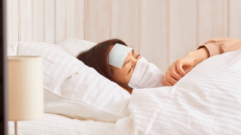 Một trong những dấu hiệu điển hình nhất của sốt rét là các cơn sốt xuất hiện theo chu kỳ