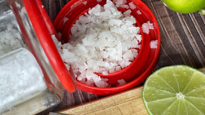 Trào lưu chữa bệnh bằng nước chanh muối hột phản khoa học