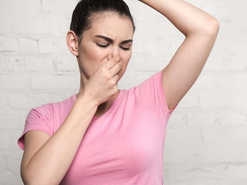 chữa hôi nách sau sinh bằng rượu gừng nghệ 1