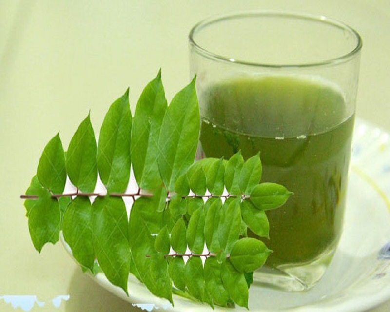 Uống nước lá khế chua chữa mề đay nhanh chóng