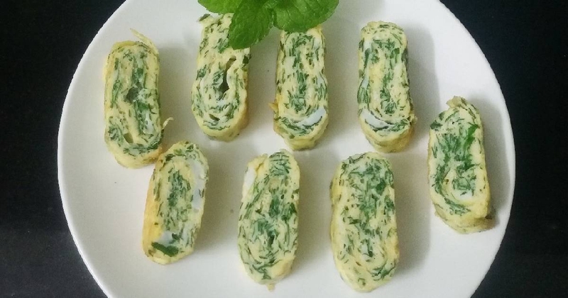 Món trứng rán lá hẹ khá đơn giản và quen thuộc với các bữa ăn gia đình