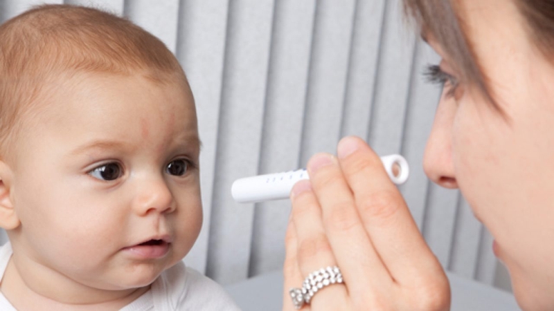 Chứng tắc tuyến lệ ở trẻ sơ sinh có nguy hiểm không?