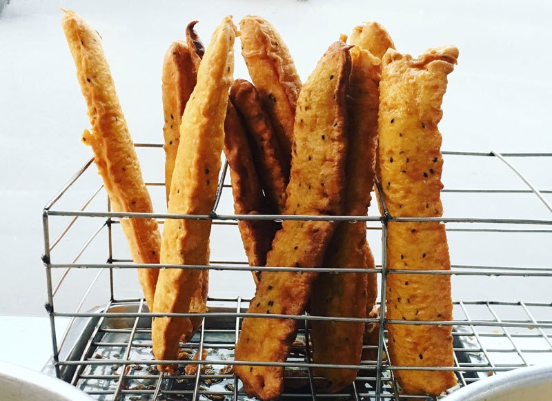 Chuối chiên bao nhiêu calo? Cách làm bánh chuối chiên thơm ngon, giòn rộp 4