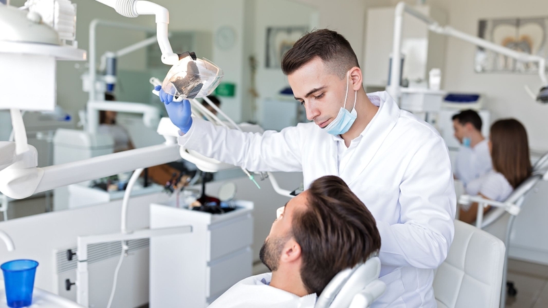 Giữ đúng tư thế, không cử động trong lúc chụp sẽ giúp hình ảnh rõ nét