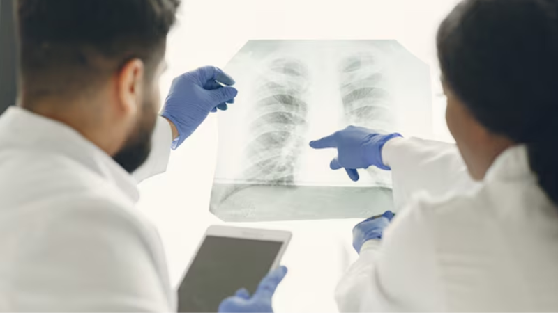 Hy vọng những thông tin trên đã giúp bạn hiểu rõ hơn về cách phòng tránh ung thư cũng như giải đáp được thắc mắc xét nghiệm máu tổng quát có phát hiện ung thư không. Hãy đến các cơ sở y tế có uy tín và chhuyeen môn cao để tầm soát ugn thư. Tại đây, bạn sẽ được hỗ trợ bởi đội ngũ bác sĩ chuyên môn cao và hệ thống trang thiết bị hiện đại, đảm bảo kết quả chính xác và an toàn. 4