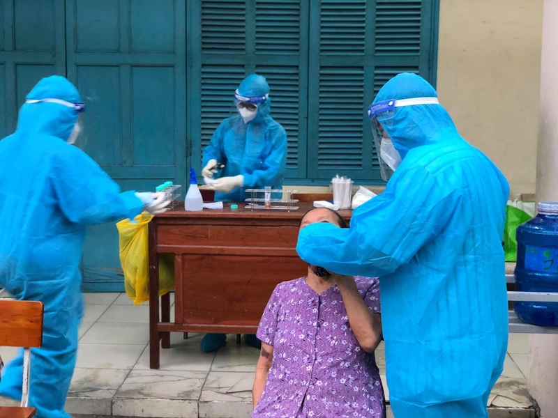 Chuyên gia cảnh báo 6 dấu hiệu F0 cần gọi ngay nhân viên y tế 2