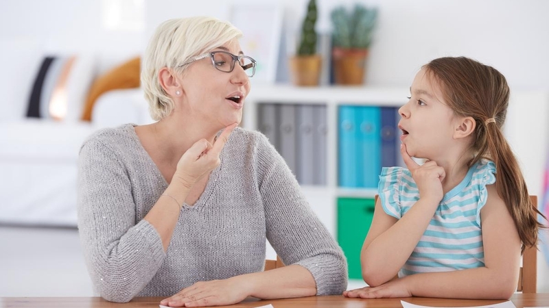 Chuyên gia tư vấn cách khắc phục tình trạng nói ngọng do nghe kém 3