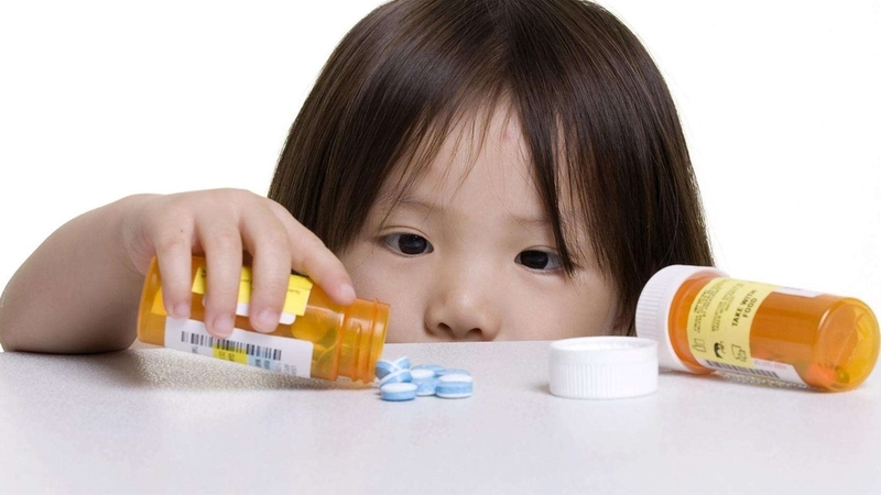 Cần cẩn trọng khi cho trẻ em uống thuốc