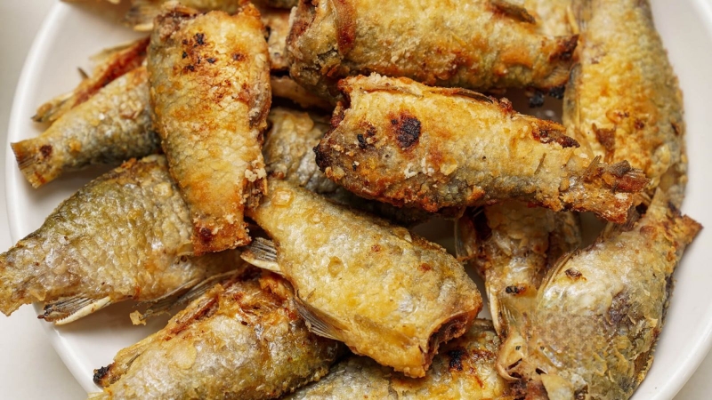 Có bầu ăn cá diếc được không? Lợi ích của cá diếc với bà bầu