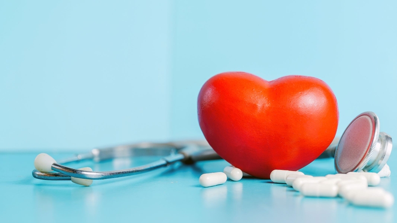 Hàm lượng axit béo không bão hòa đơn và đa trong sữa đậu phộng giúp giảm cholesterol xấu