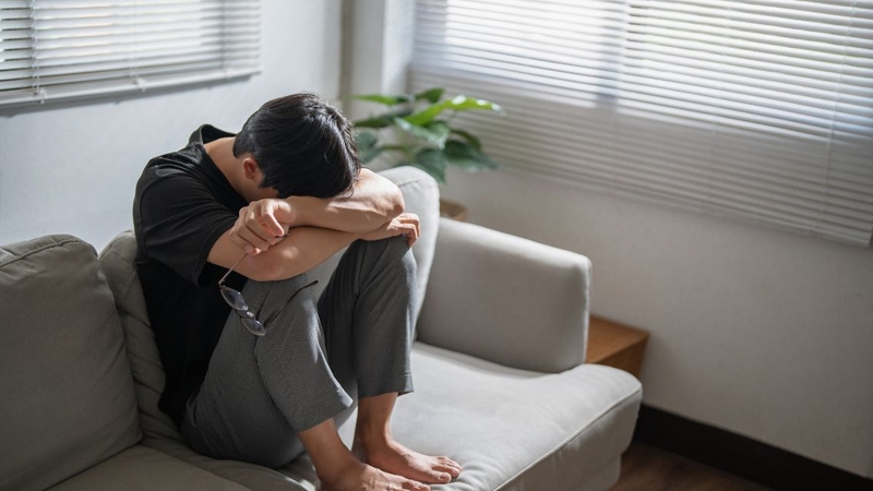 Người bị trầm cảm vẫn có thể cảm thấy cô đơn dù ở bên nhiều người
