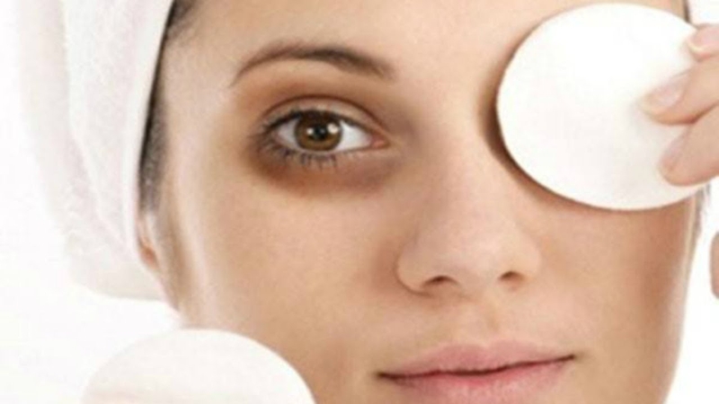 Có nên bôi sữa lên mặt bé không 4