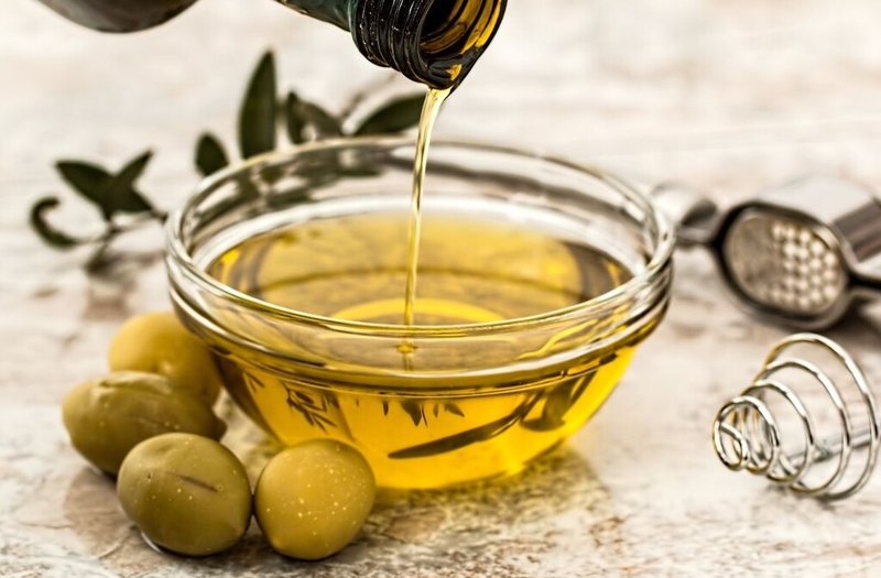 Có nên cho bé ăn dầu oliu thường xuyên không? Cách cho bé sử dụng dầu oliu đúng cách 2