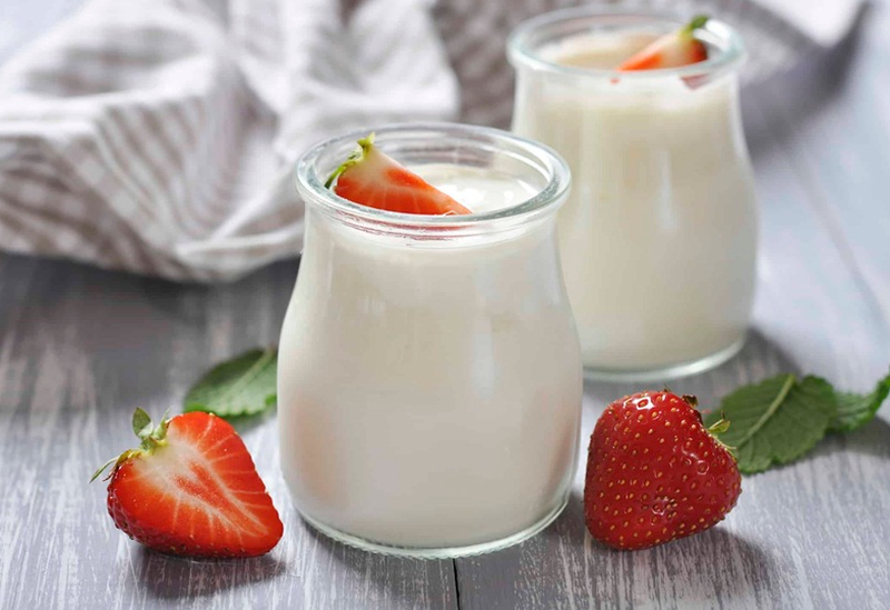 Có nên cho bé ăn sữa chua hàng ngày không? Có lợi cho bé không?