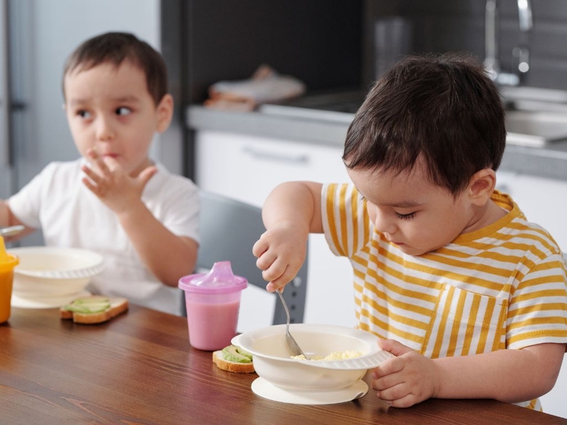 Có nên cho bé uống sữa sau khi ăn không? Lợi ích của sữa đối với sự phát triển của trẻ 1