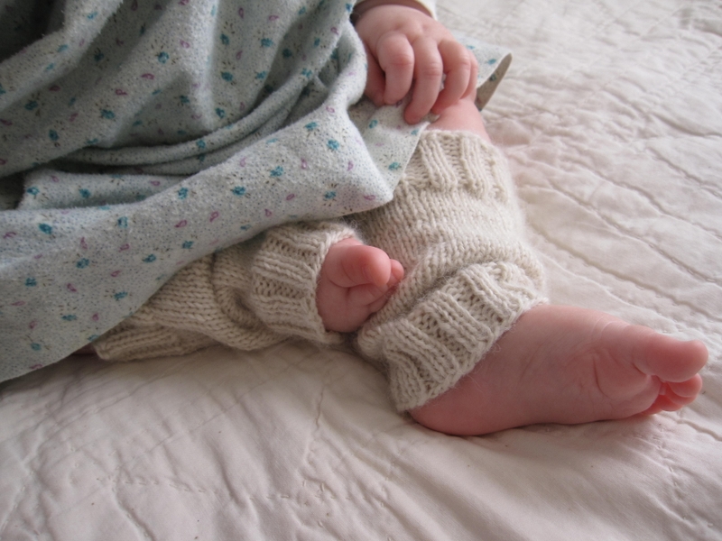 Có nên cho trẻ đi tất khi ngủ? Cách giữ ấm cho trẻ mà cha mẹ nên biết 3