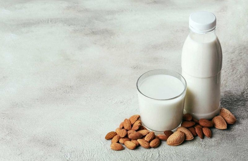 Có nên cho trẻ uống sữa hạt thay sữa công thức không? Vì sao? 4