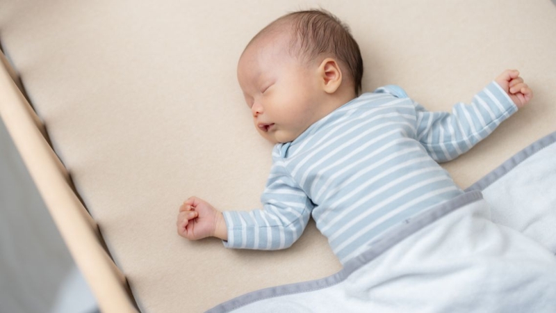 Nhiều phụ huynh băn khoăn có nên chọn nệm cao su cho bé sơ sinh không?