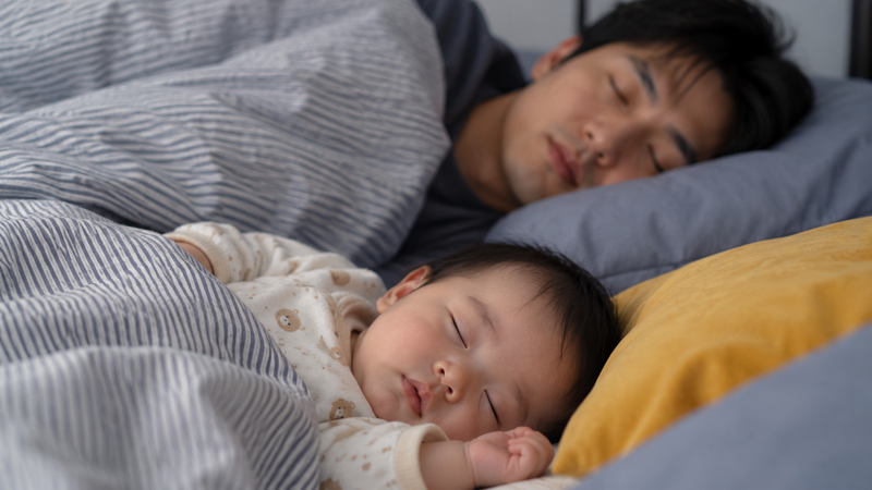 Hạn chế chăn gối quanh mặt giúp bé ngủ an toàn hơn